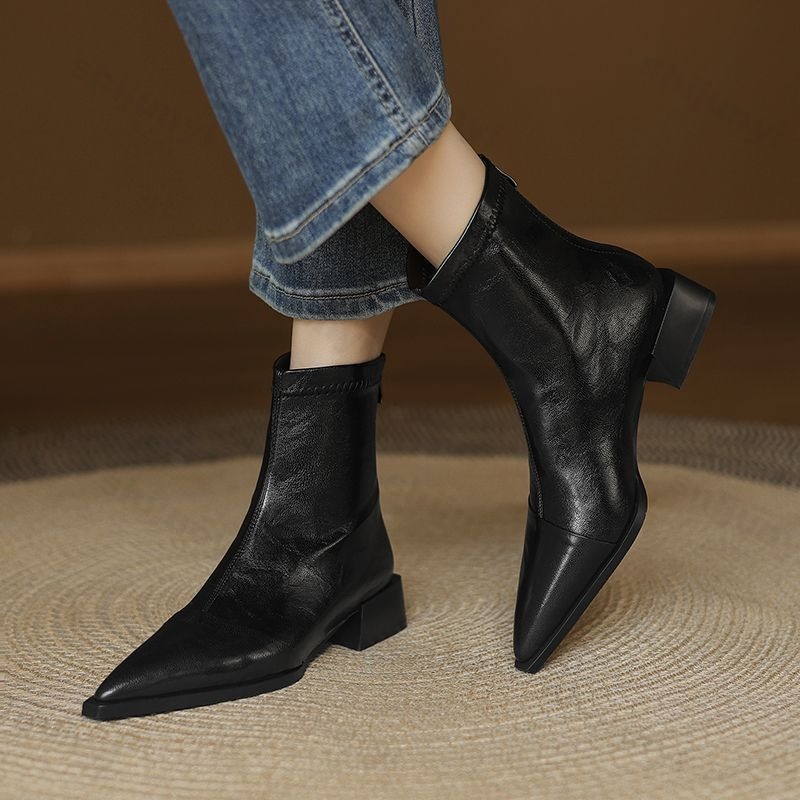 Women'S Accessories Trends 2025 - النساء وأشار أحذية بوت قصيرة 2025