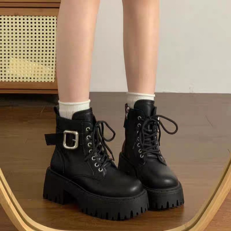 Women'S Accessories Trends 2025 - موضة النساء حذاء من الجلد 2025