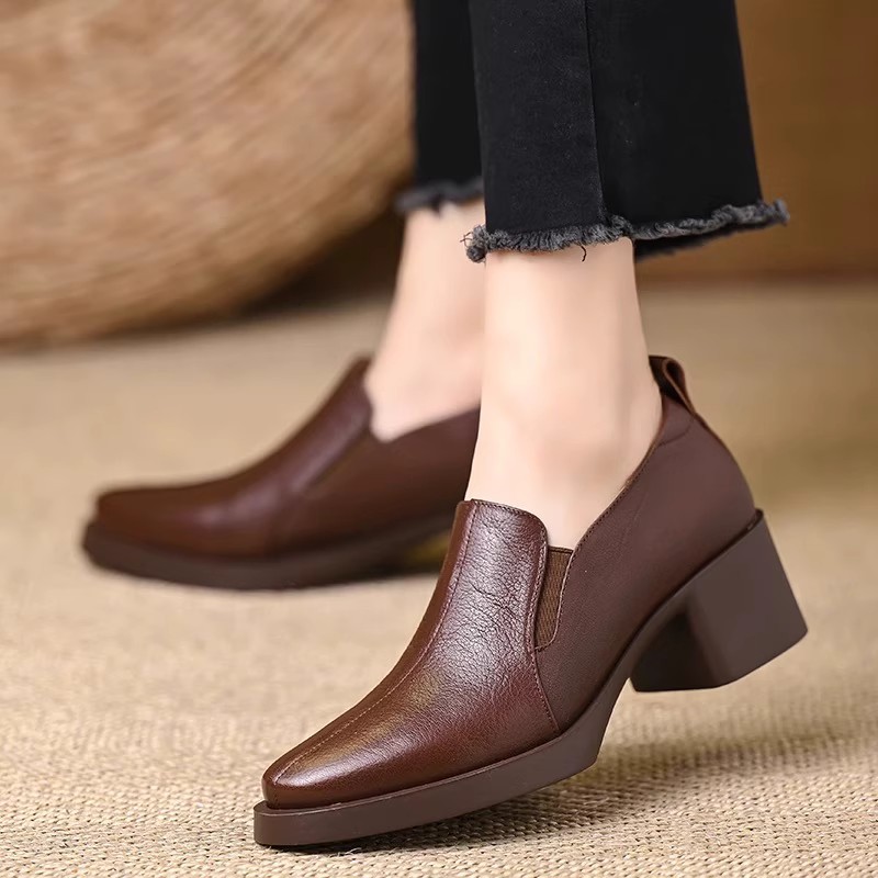 Women'S Accessories Trends 2025 - أحذية من الجلد للنساء 2025 نمط