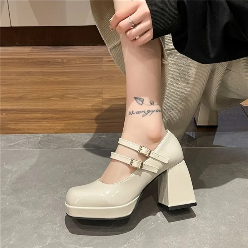 2025 جديد ورنيش جلد المرأة زر  - مراجعة Women'S Accessories Trends 2025 وسعره